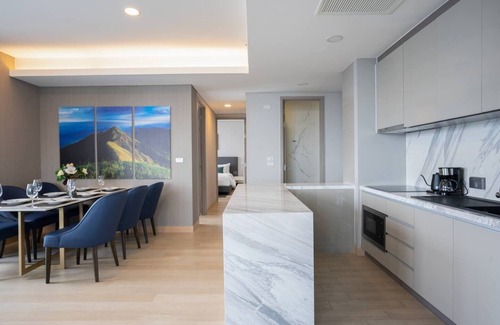 Bangkok Central Business District Condo | 3 BR/WG/128 Sqm/Monthly