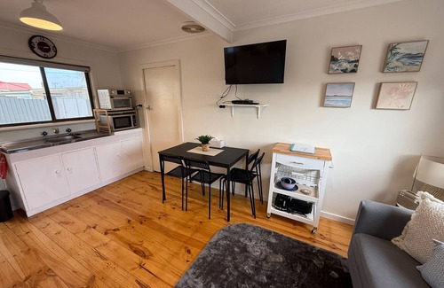 Melville Apartment | 3 by the Sea at Coobowie Unit 2 - 2 bedrooms - dog friendly-Off peak special!