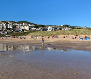Mortehoe Apartment | 3 Challacombe - Luxury Apartment at Byron Woolacombe, only 4 minute walk to Woolacombe Beach!