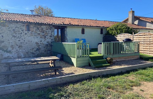 Clere-sur-Layon Cottage | 3* GITE IN LOIRE. Tranquil setting in the beautiful countryside
