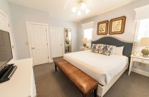 Lackey Resort | 3 High-End Villas w/Plush Bedding + Full Kitchen in Peaceful Setting