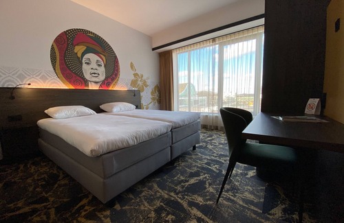Emmen Hotel | 3 Ideal Unit Near Emmen City Attraction, Theme Parks & Nature Inspired Getaway