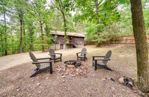 Broken Bow House | 3 Mi to Beavers Bend State Park Hot Tub Haven!