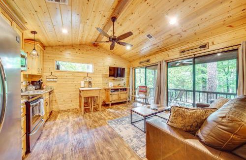 Broken Bow House | 3 Mi to Beavers Bend State Park Hot Tub Haven!