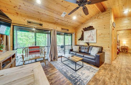 Broken Bow House | 3 Mi to Beavers Bend State Park Hot Tub Haven!