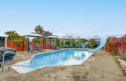 Yakima House | 3 Mi to Dtwn Yakima Play and Stay in the PNW!