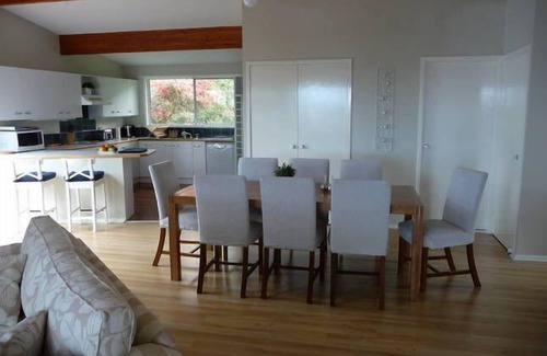 Vincentia House | 3 mins walk from Nelson beach - free Wifi - Airconditioned house