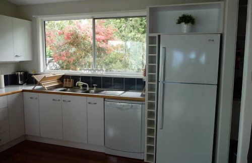Vincentia House | 3 mins walk from Nelson beach - free Wifi - Airconditioned house