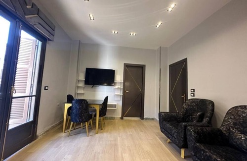 Downtown Cairo Apartment | 3 minutes to the Tahrir square! Family suite with downtown city view