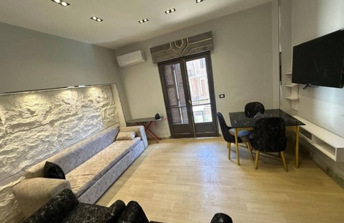 Downtown Cairo Apartment | 3 minutes to the Tahrir square! Family suite with downtown city view