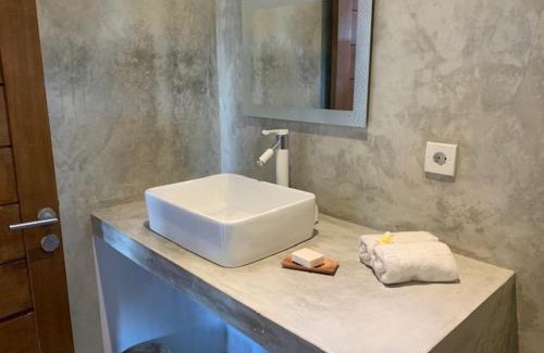 Jungut Batu Apartment | 3 Monkeys Lembongan Studio apartments gym recovery centre