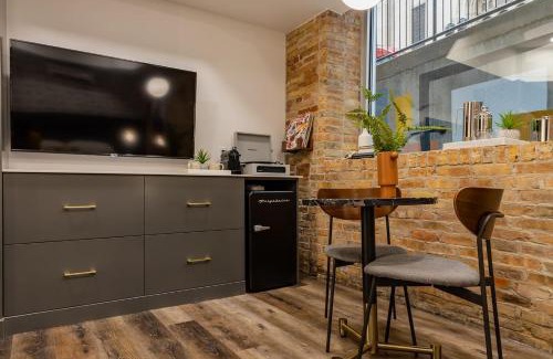 Downtown Hotel | 3 Private King Suites - The Finnley Hotel