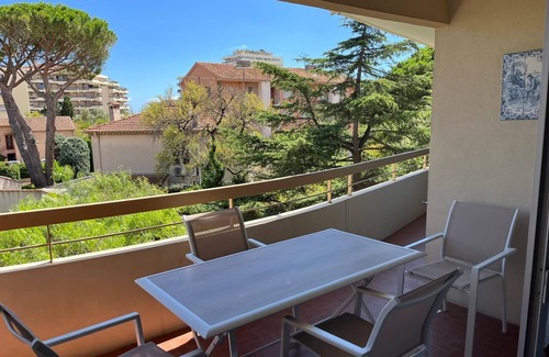 Frejus Plage Apartment | 3-room apartment 5 mns walk from the beach with large south-facing balcony