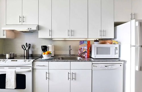 Central Business District Resort | 3 Spaces! Great Downtown Base near Lafayette Square & Louis Armstrong Park