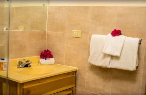 Runaway Bay Resort | 3+ Standard Double 2, 1 Queen Bed, Garden View