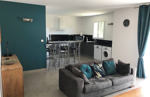 Pinarellu Apartment | 3-star accommodation 700 m from Pinarello beach via a private road.