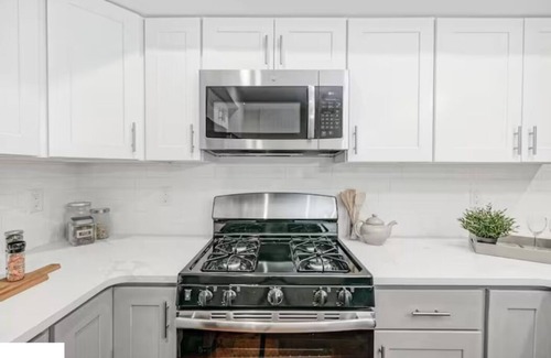 Washington Square West House | 3 Stories - New Construction Broad St/South St