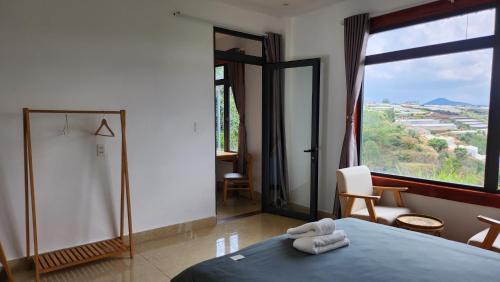 Da Lat Bed & Breakfast | 3 Tầng Mây Homestay & Coffee