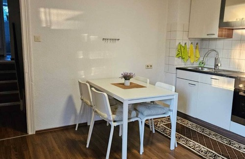 Neubeckum Apartment | 3-zimmer-wohnung mit Voll Ausgestatteter Küche, Zentral Gelegen, Nahe Bahnhof