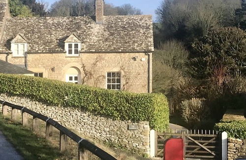 Duntisbourne Abbots Apartment | 30% Discount Beautiful converted studio apartment in idyllic Cotswold village!