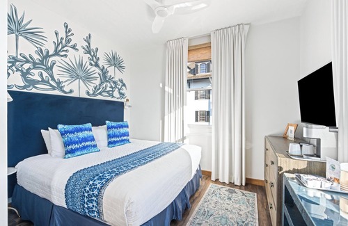 Rosemary Beach Hotel | 304 Rosemary Beach Inn - Includes Beach Chairs & Complimentary Breakfast + Access to 4 Pools