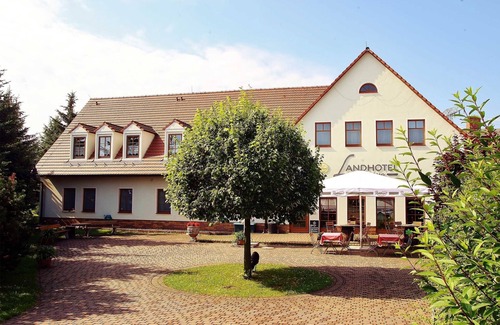 Neuwiese House | 31 Apartment - Landhotel Neuwiese with traditional inn An der Mühle