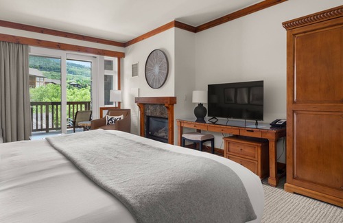 Stowe Area Cabin | #311 | Studio | Upper Main | 3rd floor | Spruce Peak & Village Views!