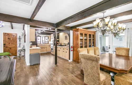 Avalon House | 316MAR - Modern Avalon house, AC, WIFI, Golf Cart and patio with BBQ