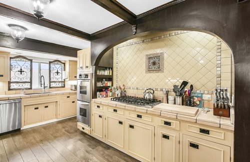 Avalon House | 316MAR - Modern Avalon house, AC, WIFI, Golf Cart and patio with BBQ