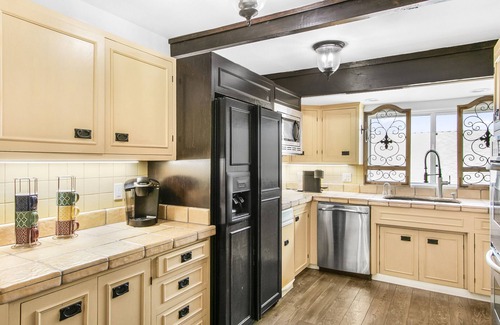 Avalon House | 316MAR - Modern Avalon house, AC, WIFI, Golf Cart and patio with BBQ