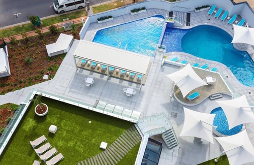 Surfers Paradise Apartment | 31B Peninsula - Modern Beachside Apartment with Balcony & Resort Access