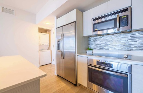 Hallandale Beach Apartment | 31st Floor-Water View Apartment-Prime Location