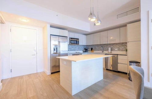Hallandale Beach Apartment | 31st Floor-Water View Apartment-Prime Location