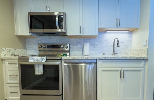 North Pacific Beach Condo | 33% OFF PB True Oceanfront 1/9/2026 thru 1/16/2025 1 Bed 1 Bath Sleeps 6