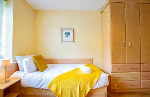 Galway City Centre Apartment | 33 - Spacious 2 Bed Apt, Sleeps 5