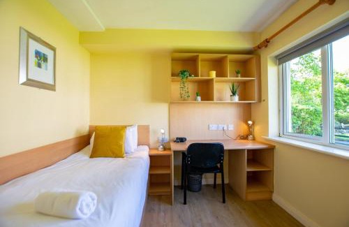 Galway City Centre Apartment | 33 - Spacious 2 Bed Apt, Sleeps 5