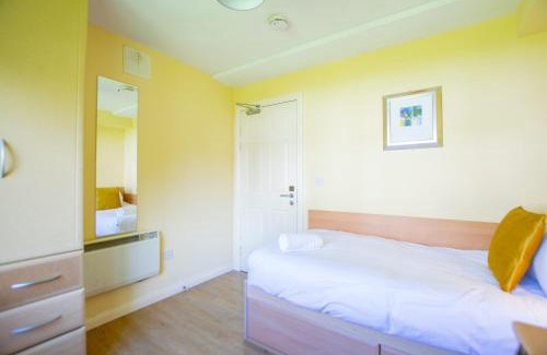 Galway City Centre Apartment | 33 - Spacious 2 Bed Apt, Sleeps 5