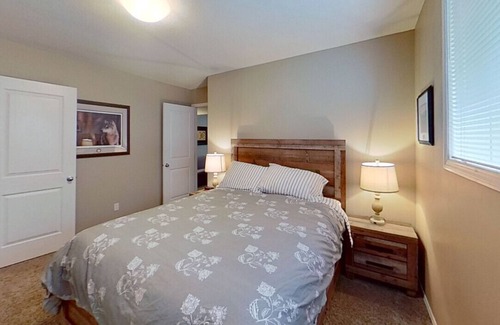 Hinton Apartment | 336a Boutin (Bsmt) · The Roost in Hinton AB