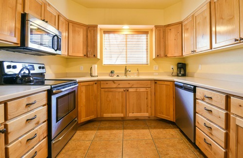 Moab House | 343 Downtown, Private Hot Tub with Red Rock Views