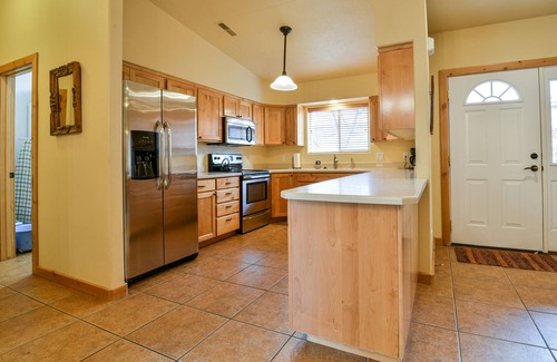 Moab House | 343 Downtown, Private Hot Tub with Red Rock Views