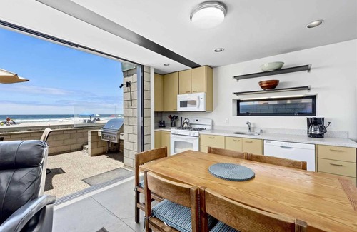 Central Mission Beach House | 3477-Ocean Front Walk