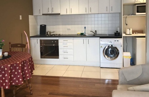 Gungahlin Apartment | 35-Modern &Central Hotelstyle Apartment, FREE WiFi central location