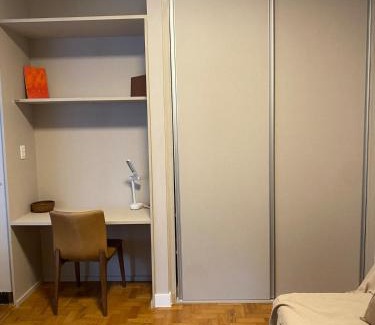 Gonzaga Apartment | 350 metros da praia Gonzaga local turístico