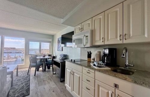 The Point Apartment | 365° Views Of Newport Harbor