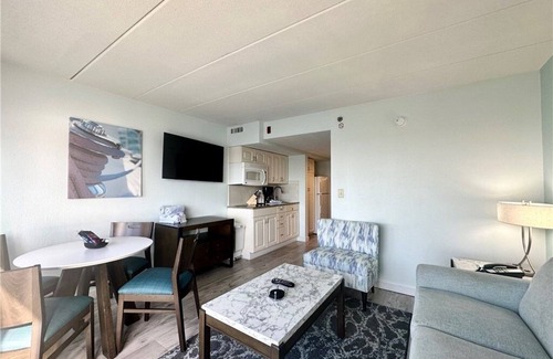 The Point Apartment | 365° Views Of Newport Harbor