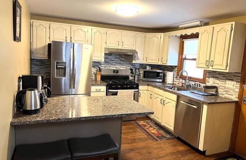 Waltham Apartment | 3bd/1ba apartment with parking 2326