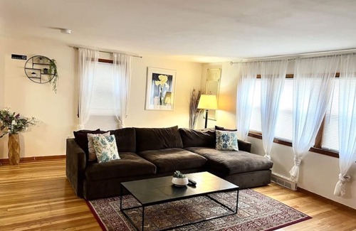 Waltham Apartment | 3bd/1ba apartment with parking 2326