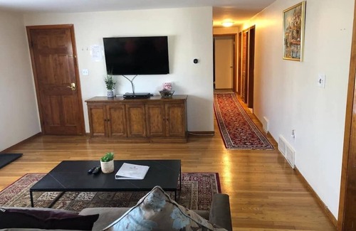 Waltham Apartment | 3bd/1ba apartment with parking 2326