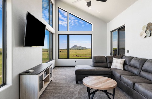 Sturgis House | 3bd 2bth Luxury Retreat with Hot Tub Near Bear Butte!