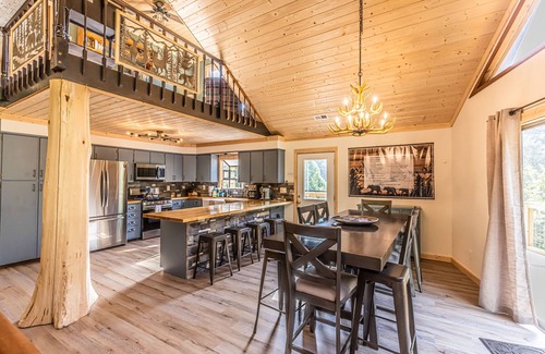 Bryson City Cabin | 3BearsCabin-Views-Creek-Groups-3LittleBearsRetreat